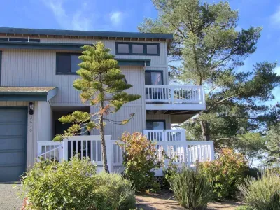 Hilltop Tranquility Lodge Hill - image 3 of 35
