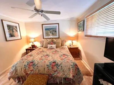 Sea View Cottage Moonstone Beach - image 18 of 19