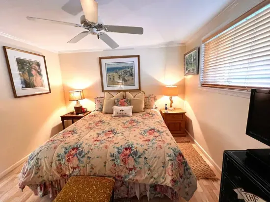 Sea View Cottage  Moonstone Beach