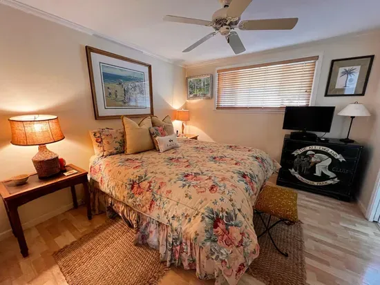 Sea View Cottage  Moonstone Beach