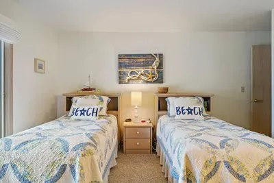 Twin Bedroom (Downstairs)