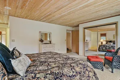 Master Bedroom (King)(Downstairs)