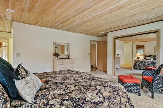 Master Bedroom (King)(Downstairs)