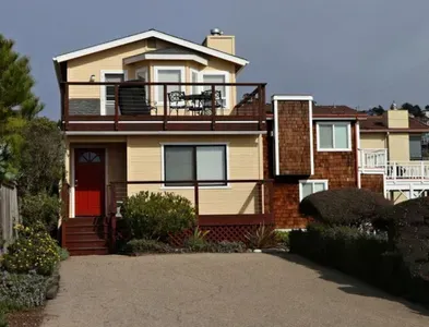 Little Yellow Beach House Marine Terrace - image 1 of 20