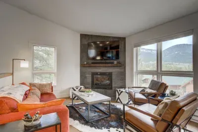 Cuddle up by the fireplace and enjoy mountain views!