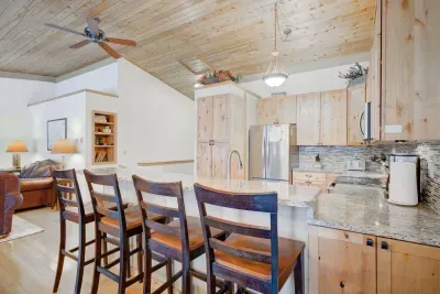 Counter dining for 4 people