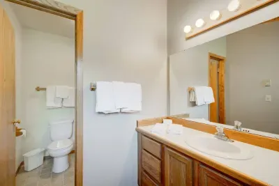 Primary bedroom bathroom