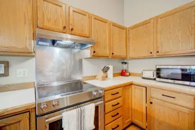 Electric stove, oven, microwave, and blender! A toaster too!