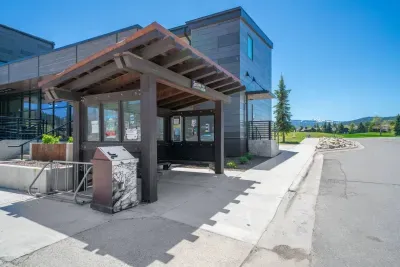 Walk or drive & park to the nearby ski shuttle to the resort!