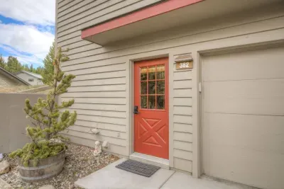 Front door has an electronic lock with code! Never keep up with a key!