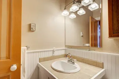 2nd bedroom bathroom