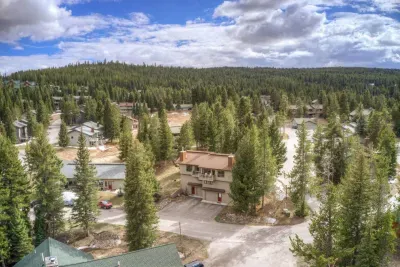 1 minute drive or 15 minute walk to Big Sky Town Center!