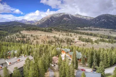 10 minute drive to the base of Big Sky Resort!