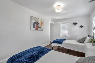 Bay-Area Escape w/ Driveway Parking – Sleeps 8