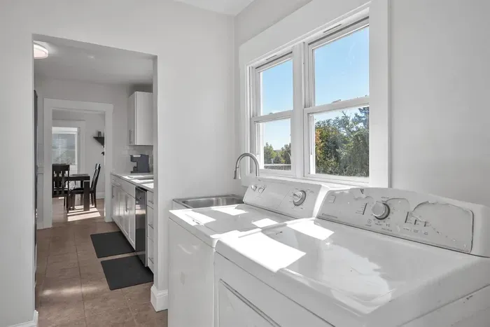 Bay-Area Escape w/ Driveway Parking – Sleeps 8 - image 28 of 40