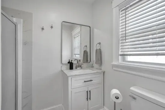 Bay-Area Escape w/ Driveway Parking – Sleeps 8