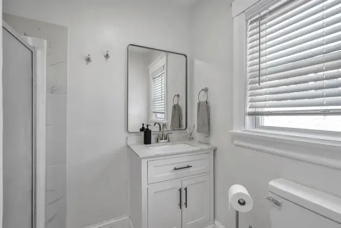 Bay-Area Escape w/ Driveway Parking – Sleeps 8 - image 34 of 40