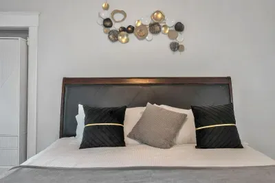 Bay-Area Escape w/ Driveway Parking – Sleeps 8