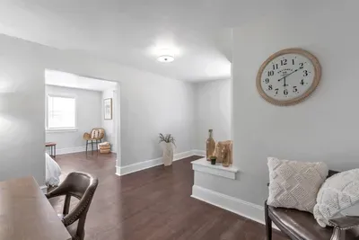 Bay-Area Escape w/ Driveway Parking – Sleeps 8