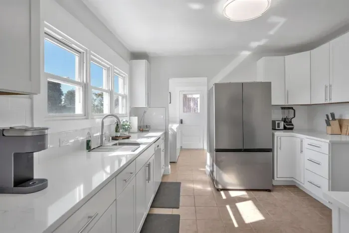 Bay-Area Escape w/ Driveway Parking – Sleeps 8 - image 6 of 40