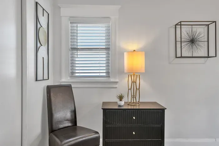 Bay-Area Escape w/ Driveway Parking – Sleeps 8 - image 31 of 40