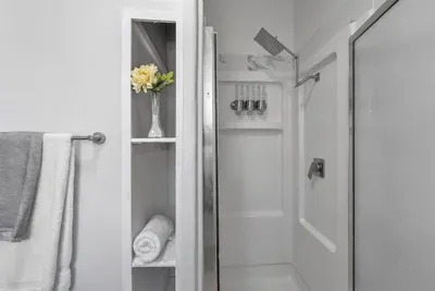 Bay-Area Escape w/ Driveway Parking – Sleeps 8