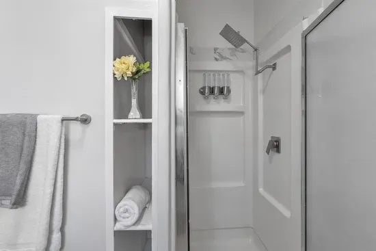 Bay-Area Escape w/ Driveway Parking – Sleeps 8