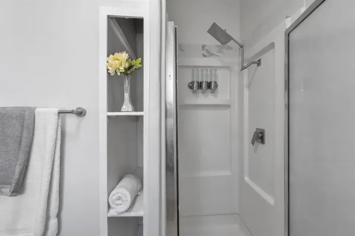Bay-Area Escape w/ Driveway Parking – Sleeps 8 - image 33 of 40