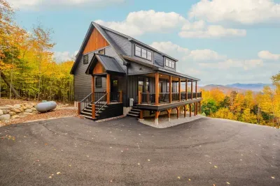 The Skyline Estate with immaculate views and amenities!