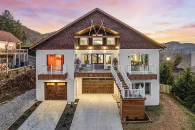 Welcome to the Alpine Artistry Estate by Gatherwell Escapes, Asheville's premier vacation destination! With multiple cozy living rooms, a hot tub, a theater, a game room, and breathtaking VIEWS, it’s the perfect haven for relaxation and fun.