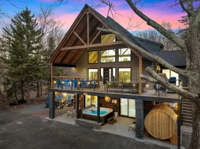 Poconos, PA