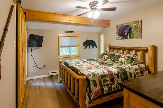 Bedroom 1 - Queen