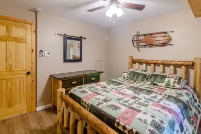 Bedroom 2 - Queen