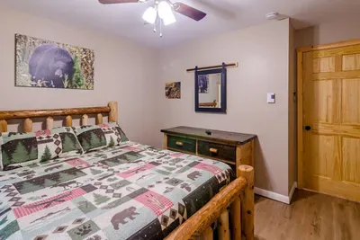 Bedroom 1 - Queen