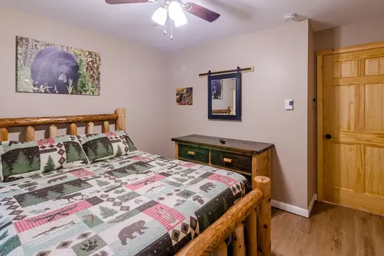 Bedroom 1 - Queen