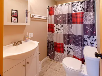 Full Bathroom - 1