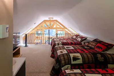 Loft - 2 Full, 1 Twin
