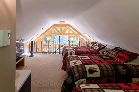 Loft - 2 Full, 1 Twin