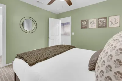 Bedroom 2 (Upstairs) - Queen Size Bed.