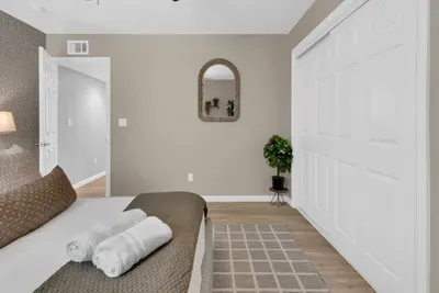 Bedroom 1 (Downstairs) - King Size Bed