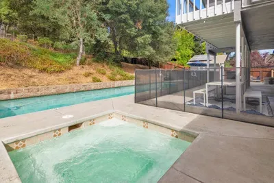 Hot Tub / Pool