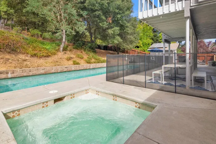 Hot Tub / Pool
