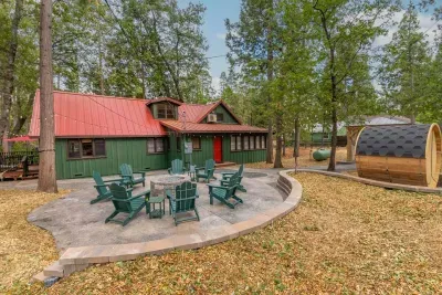 The Gingerbread House | Sauna, HotTub, Lake Access - image 37 of 89