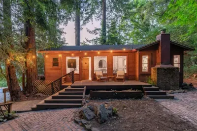 Rhythm and Redwoods Treehouse