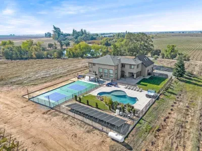 Blue Oak Villa - image 7 of 84