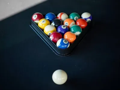 Game Room - Pool Table, Connect 4, TV and Lounge Area