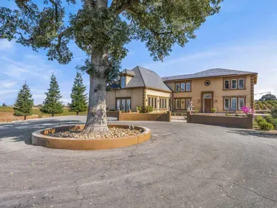 Front of home with Blue Oak Tree.