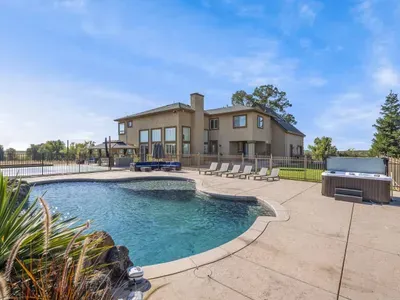 Outdoors - Pool and Hot Tub