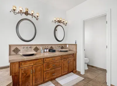 En Suite Master Bathroom