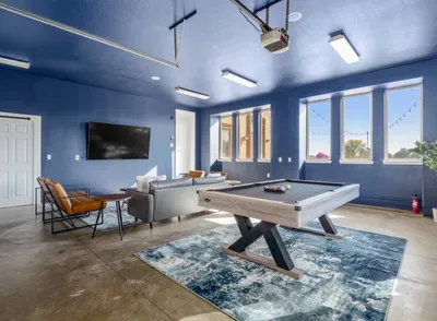 Game Room - Pool Table, Connect 4, TV and Lounge Area